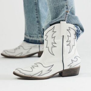 Coconuts By Matisse Footwear Above
Board Cowboy Boot
